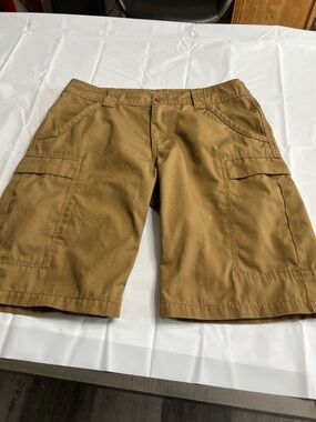 Magpul Men's Cargo Shorts in camel color. Flap pockets in front Everyday Utility